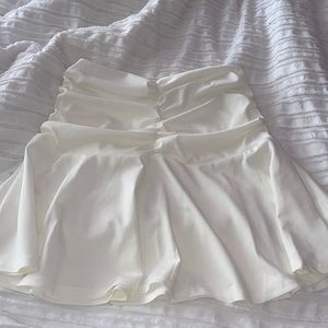 Runched white skirt